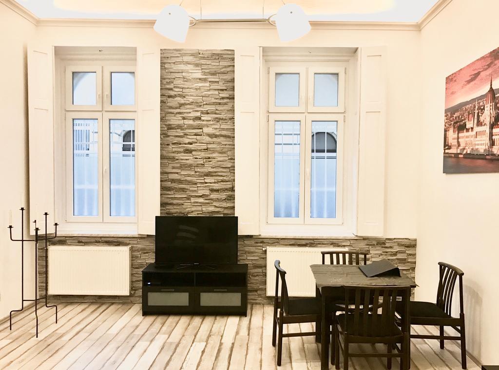 Homelike Luxury Flat On Gyulai Pal Budapest Ngoại thất bức ảnh